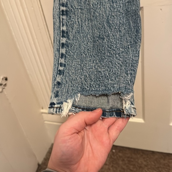 Abercrombie & Fitch The 90’s Straight Ultra High Rise Acid Wash Distressed Jean - Picture 8 of 8